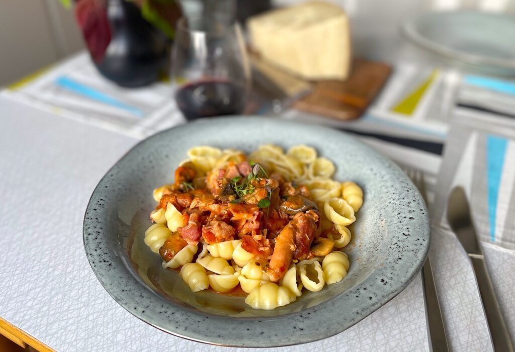 Enkelt recept på krämig kycklingpasta 